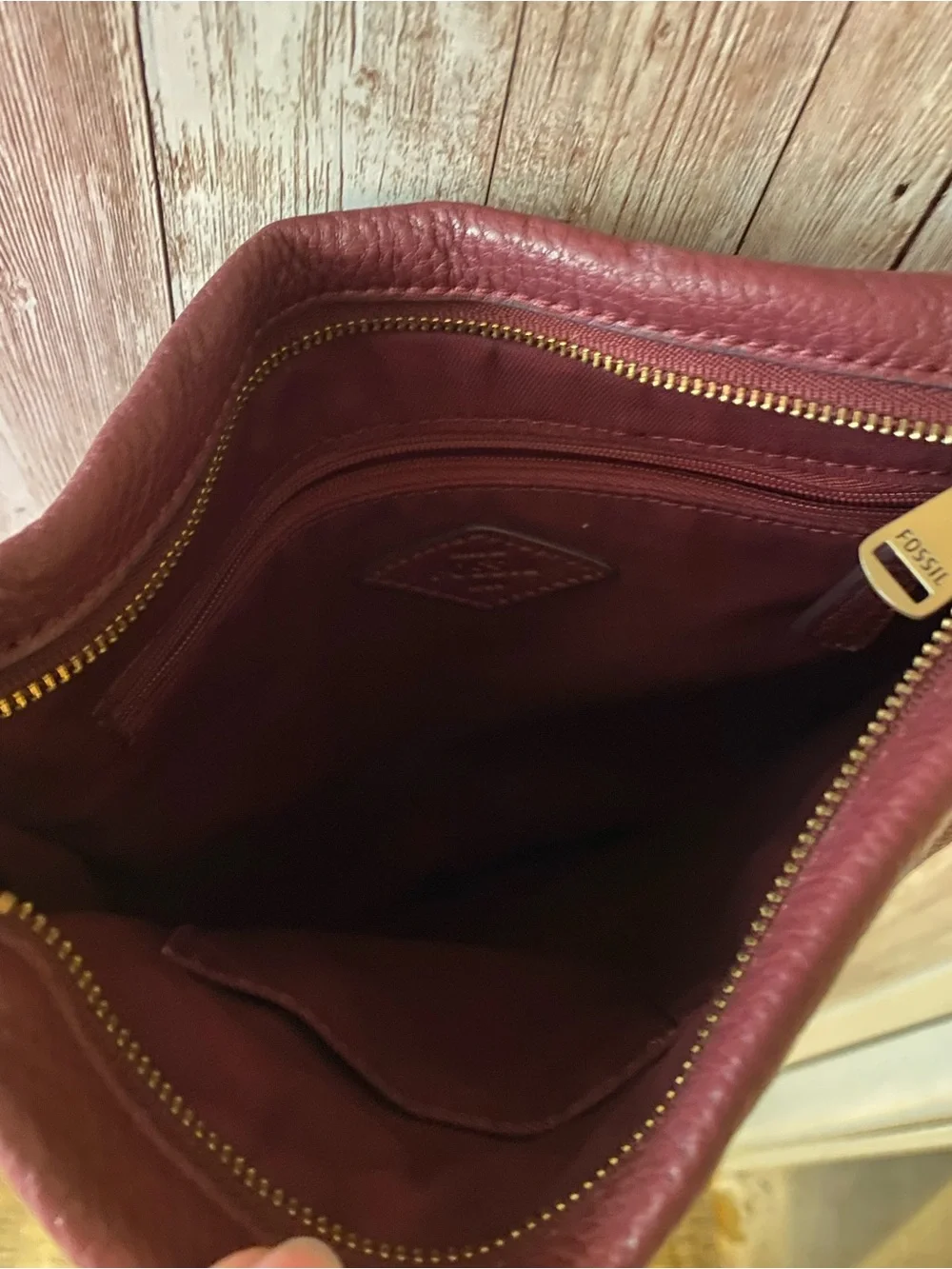 Fossil Preston Women's Leather Crossbody Bag in Deep Burgundy Expandable zip